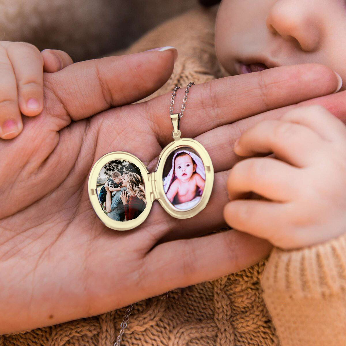 Pandantiv Oval Placat cu Aur 18K -cu poze in interior si mesaj personalizat Gravura + Cadou - Sentimente Gravate