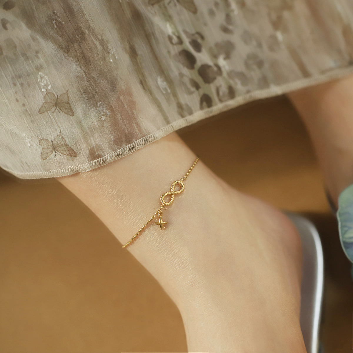 Brățara „Infinit Auriu” cu Charm Stea – Brățară Reglabilă Mana / Picior - Sentimente Gravate