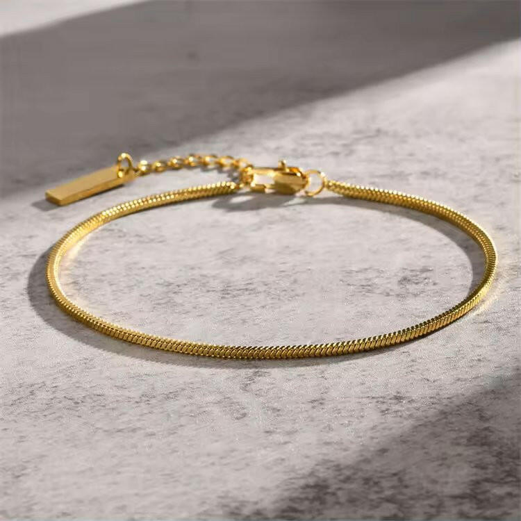 Bratara tip sarpe minimalista placata cu Aur 18K - Sentimente Gravate